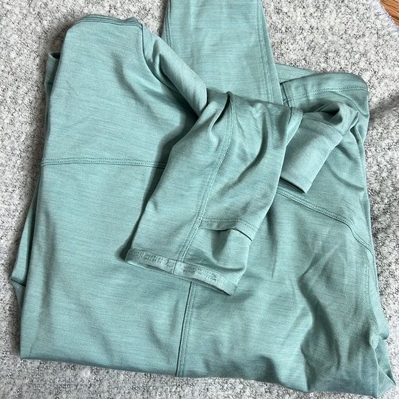 allbirds Natural Run Mid Layer 1/4 zip top $98 Retail in Green Hush NWT - Picture 9 of 10